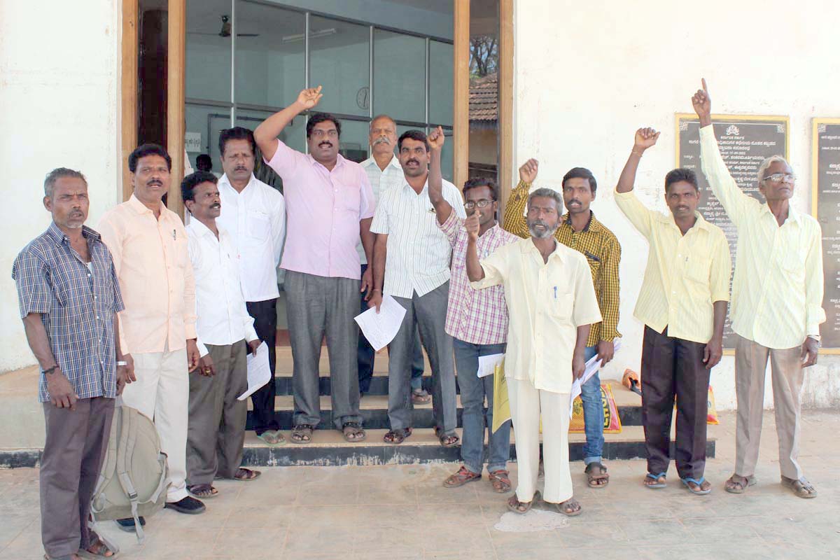 ​ಅಧಿಕಾರಿಗಳ ವಿರುದ್ಧ ಕ್ರಮಕ್ಕೆ ಒತ್ತಾಯಿಸಿ ಮನವಿ